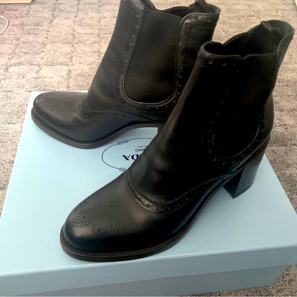 Authentic Prada black Leather‎ Ankle Boots Booties Black 39